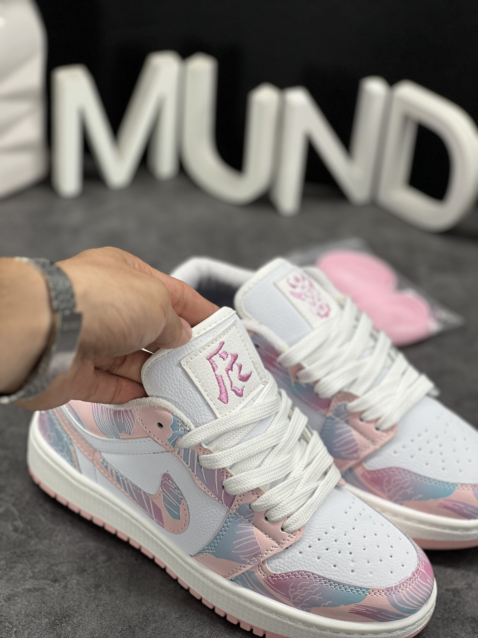 IMG_4415 جردن دراگون صورتی - Image 3